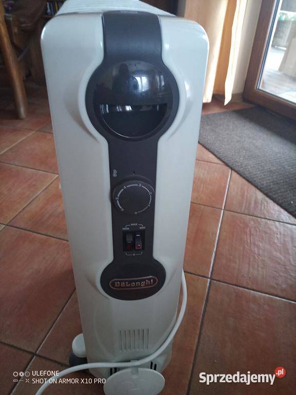 Grzejnik olejowy Delonghi 2000 W powystawowy Głogoczów
