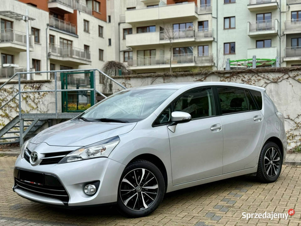 Toyota Verso 18 VVTi Dynamic światła do jazdy dziennej Samochody osobowe śląskie Tarnowskie Góry