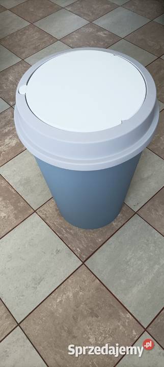 Kosz plastikowy z pokrywą na śmieci 50 l Bytom