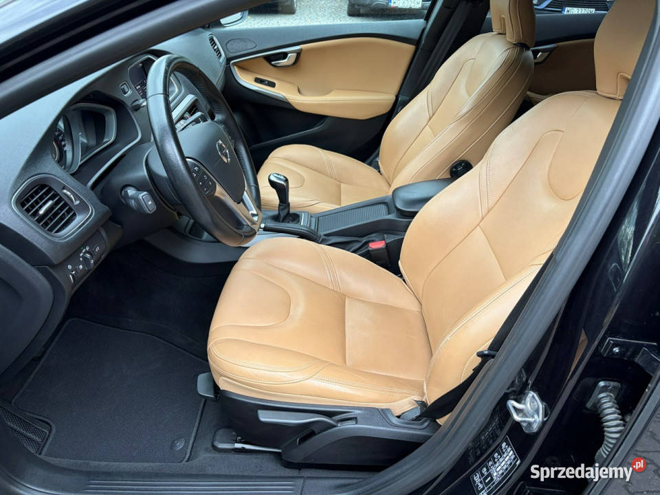 Volvo V40 20 Full LED Skóry Podgrzewane fotele 2 nawigacja Lipówki