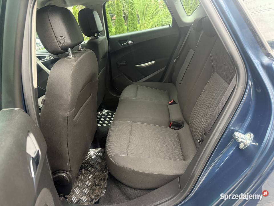 Opel Astra 14 Turbo Bogata wersja światła przeciwmgielne