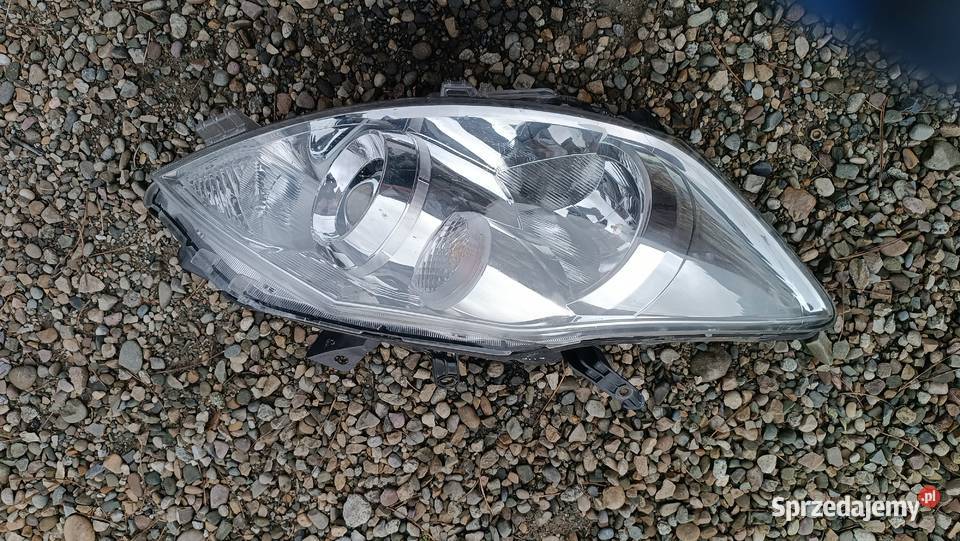 Lampa prawa przednia Toyota Auris lift europa Lampy przednie Radłów