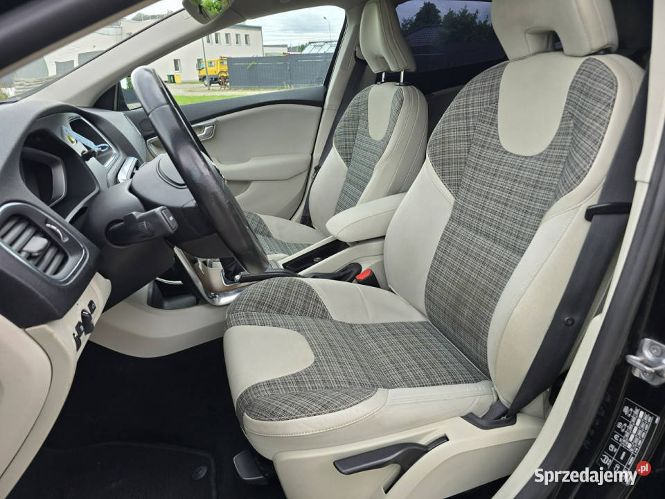 Volvo V40 ledRDesignBezwypadkowy II 2012 wspomaganie kierownicy Białogard