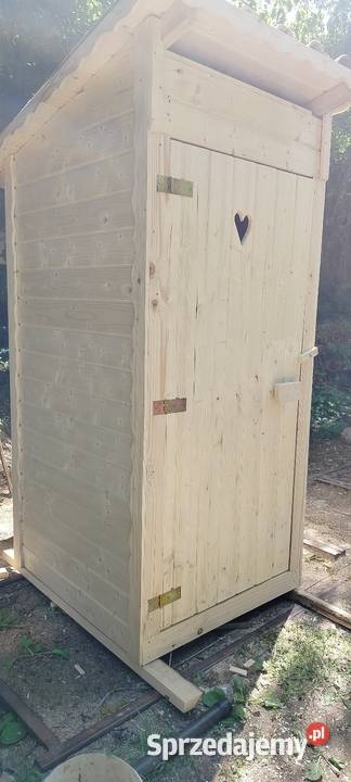 WC toaleta ogrodowa zdobiona świerk Bircza