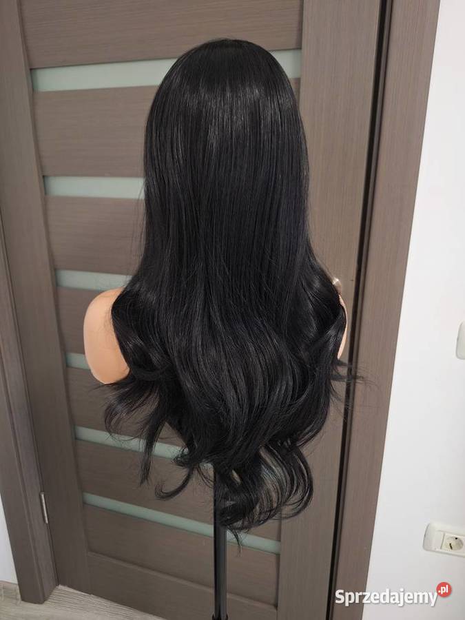 Czarna falowana długa peruka koronkowa Malbork