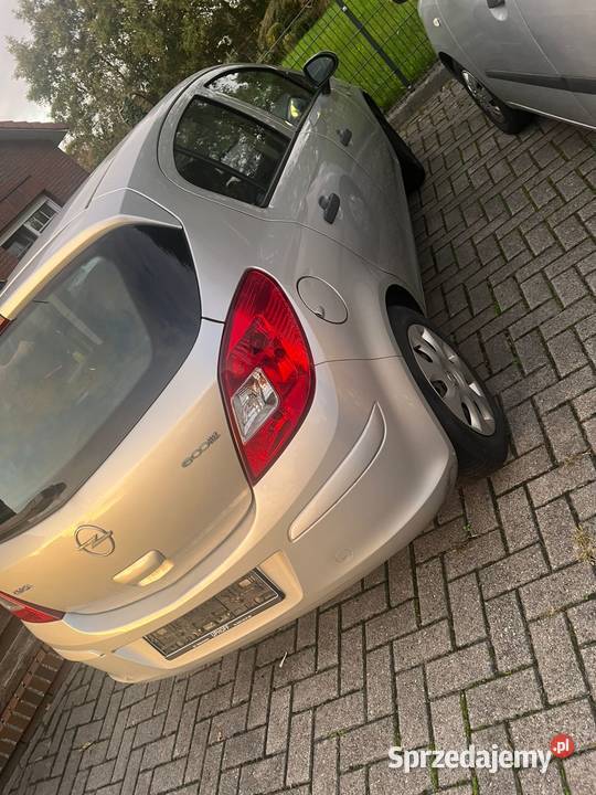 Opel corsa 12 benzynka super stan 140000km lubelskie Łuków sprzedam