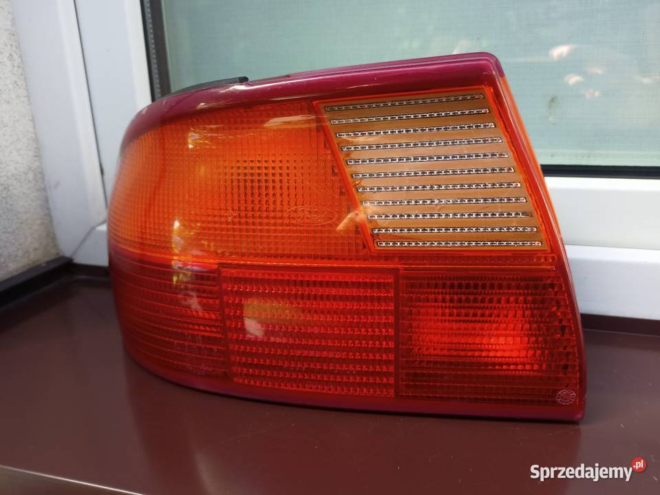 Ford Mondeo MK1 sedan lampa tył tylna lewa wkład osobowe Lampy tylne Motoryzacja Sieradz