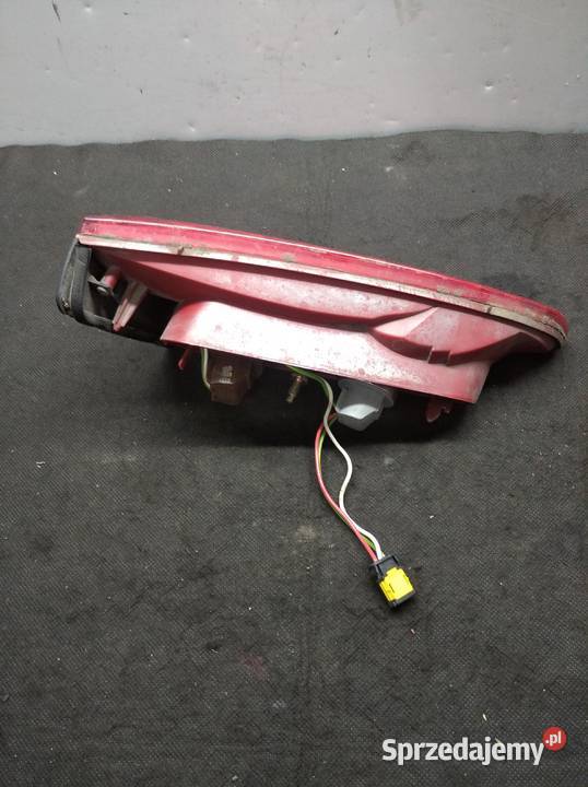Peugeot 607 lampa prawy tył w klapę Swarzędz