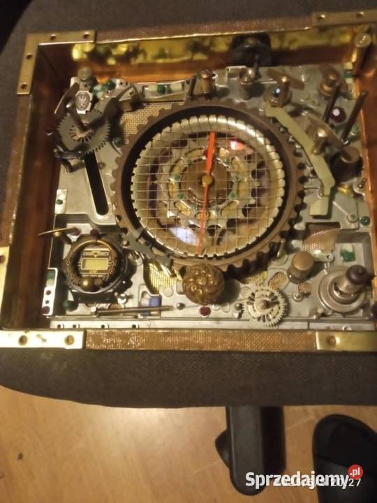 Współczesne dzieło WEHIKUŁ CZASU Ząbki