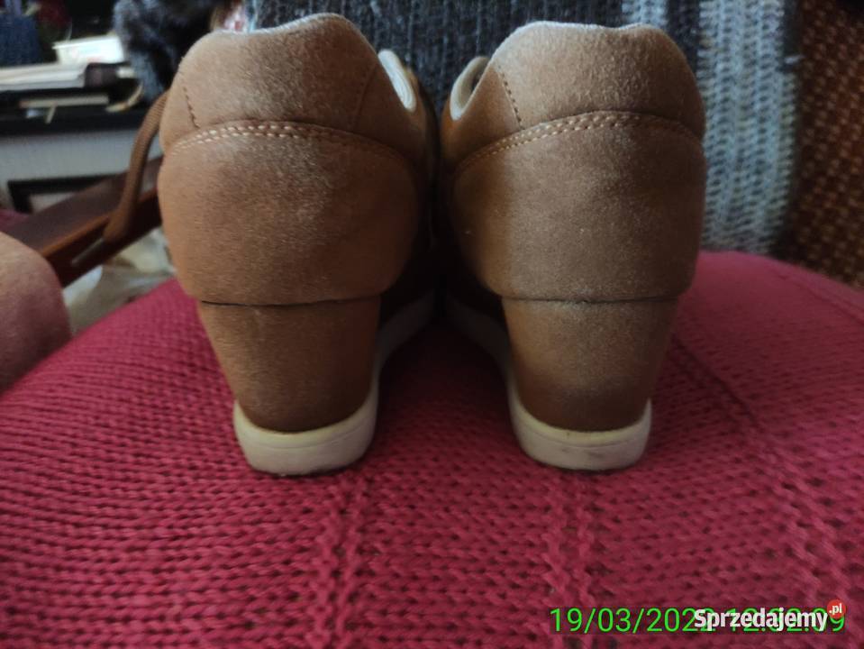 Zamszowe sneakersy na koturnie Łódź