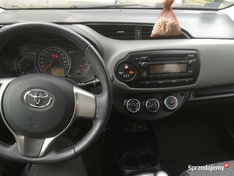 TOYOTA YARI 10i 2014 5 DRZWI KLIMA 124YKM garażowany kujawsko-pomorskie sprzedam
