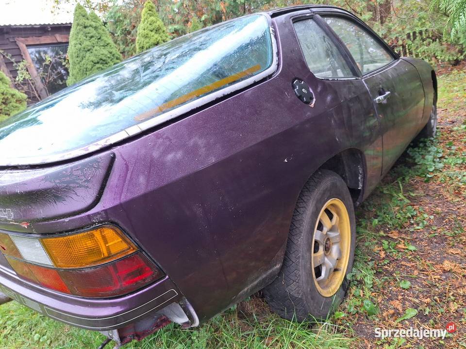 Porsche 924 z krzaków