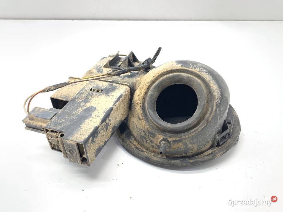 KLAPKA WLEWU PALIWA FORD FOCUS C 6M51R405A02AA Klapki wlewu paliwa Części samochodowe