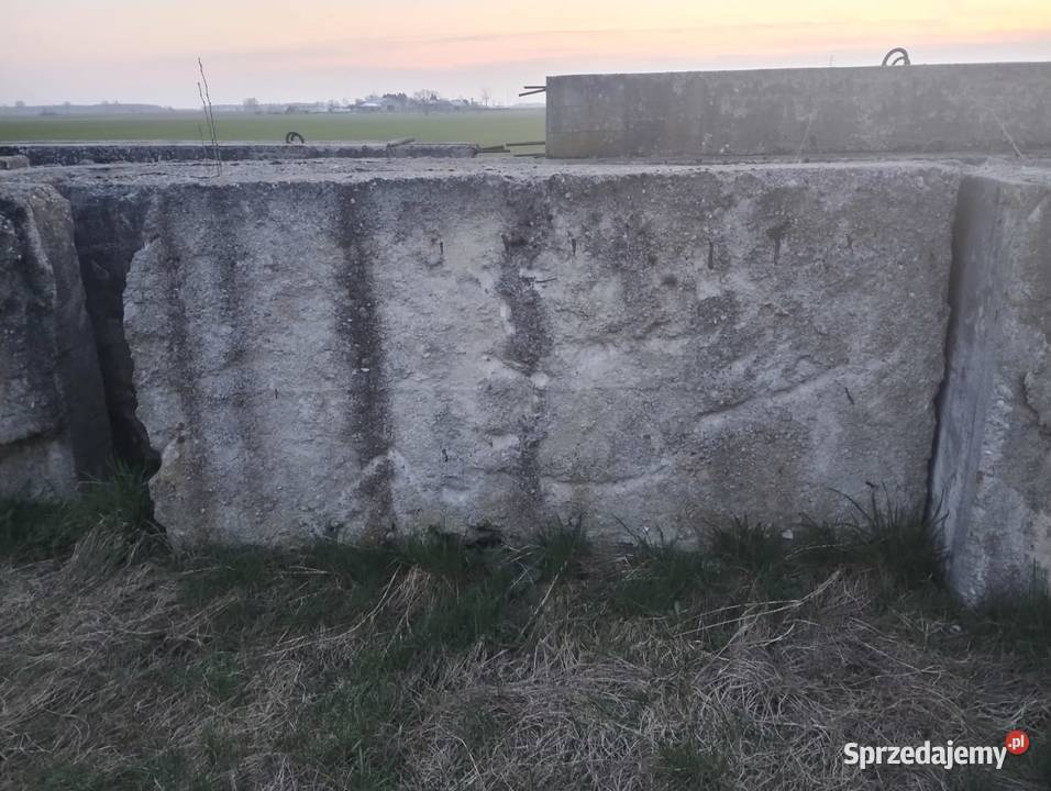 Słupy stopy betonowe pod suwnice pomostową Wągrowiec