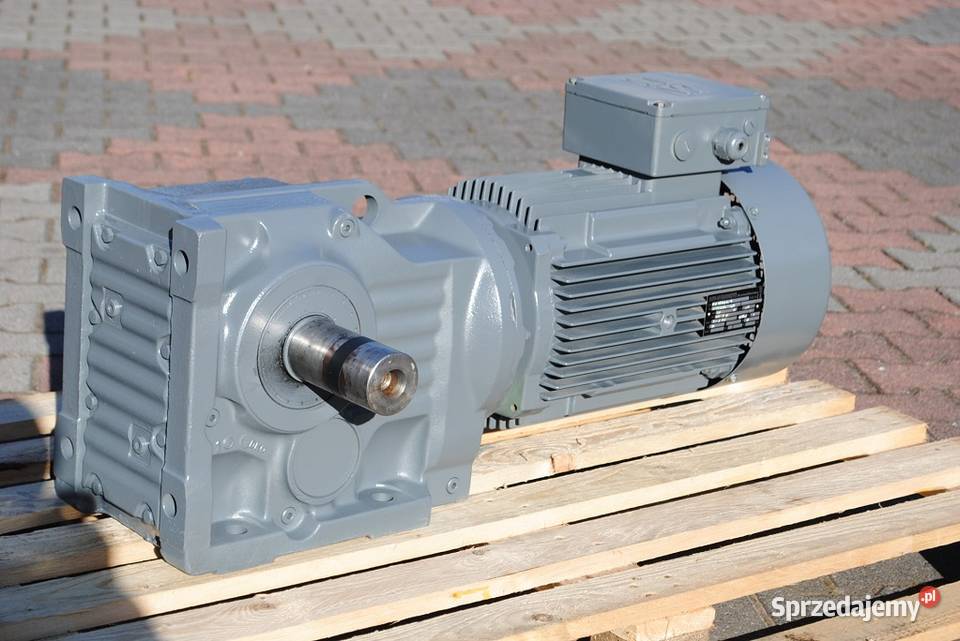 Motoreduktor kątowy 92kw 52obrmin Firmy SEW Kargowa