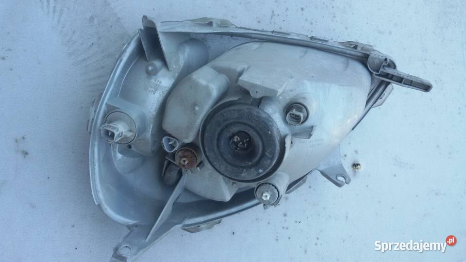 Lampa przednia PRAWA Toyota yaris dostawcze Elbląg