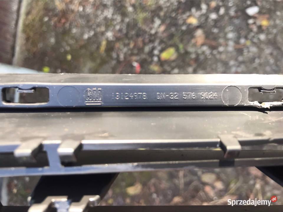 Opel Zafira B środkowa kratka zderzak przód podkarpackie Rzeszów