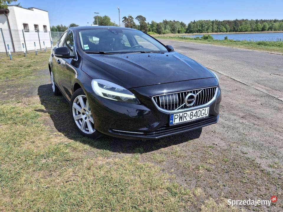 Volvo v40 2017 super stan Miłosław sprzedam