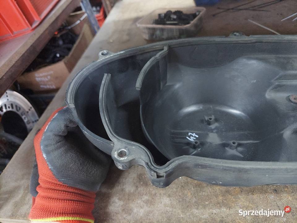 Suzuki Burgman K7 125 pokrywa paska sprzęgła