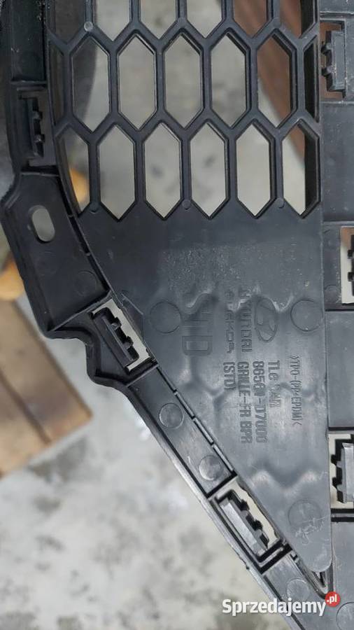 Hyundai Tucson III OE 86561D7000 kratka zderzaka