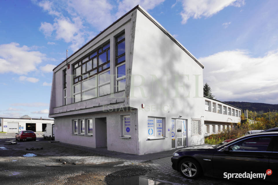 Plac 30 arów z biurowcem i garażami Myślenice