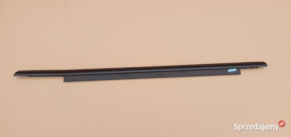 AUDI Q5 8R0 LISTWA ZGARNIAJACA PRAWY TYŁ Trzciel