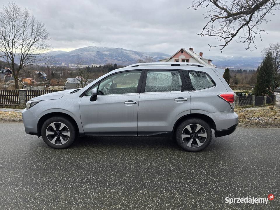 forester 20 Exclusive EyeSight welurowa tapicerka