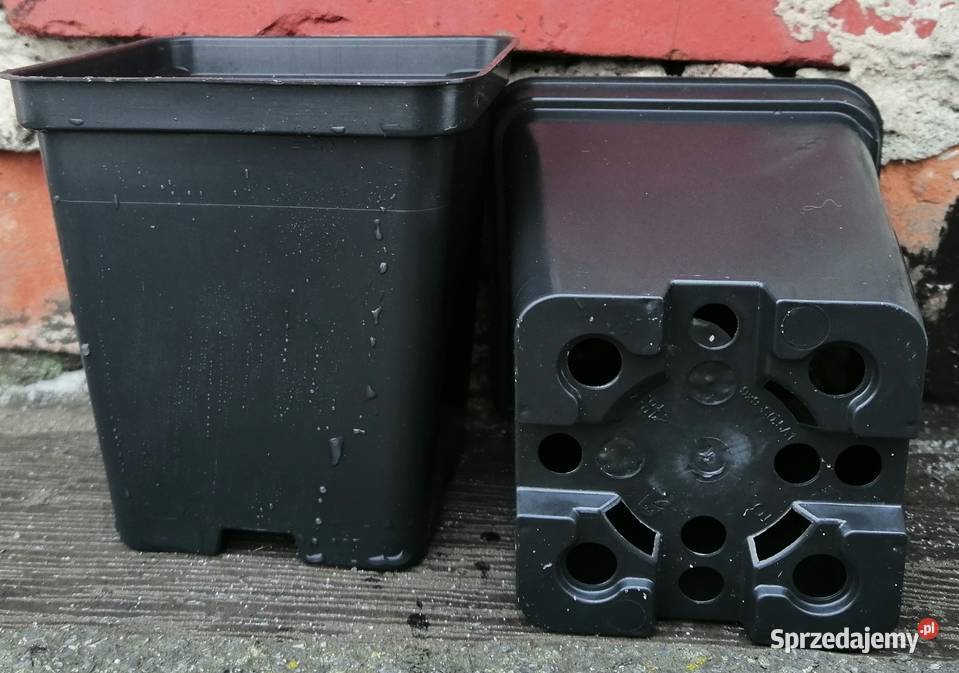 Doniczki produkcyjne P9 9x9x9 czarne kwadratowe Siewierz