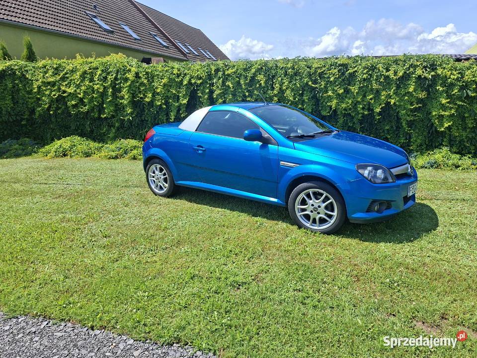 Opel tigra 14 90 LPG cabrio twardy blaszany dach Rok produkcji 2005 Żary