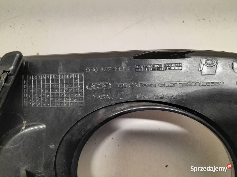 AUDI Q5 KRATKA ZAŚLEPKA ZDERZAKA LEWA 8R0807682J Karoseria Goleniów