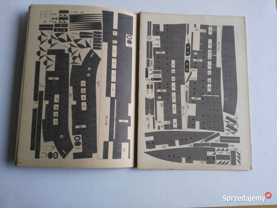 Mały Modelarz 11121990 Lotniskowiec HMS ARK Dąbrowa Górnicza sprzedam