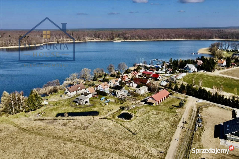 Dwa domy z własną linią brzegową Jezioraka