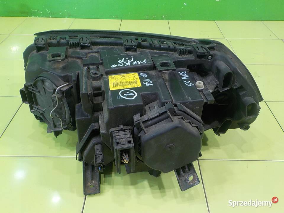 BMW X3 E83 30 B 04r 5D XENON lampa prawa przod Suków