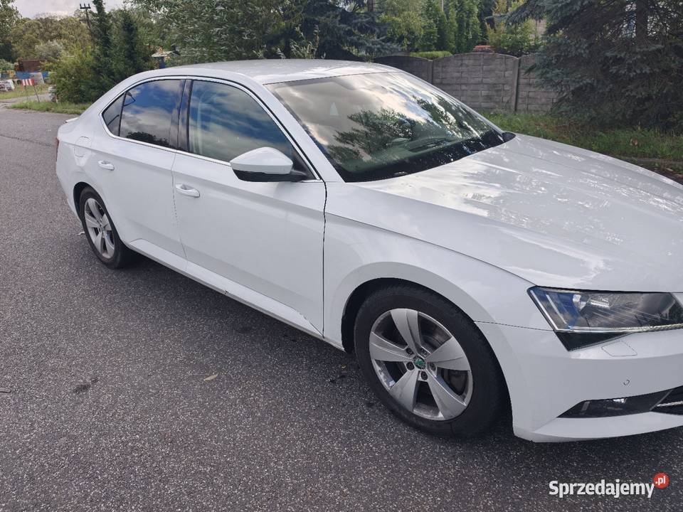 Skoda superB lekko uszkodzona 20 272 Sedan / Limuzyna łódzkie Bełchatów