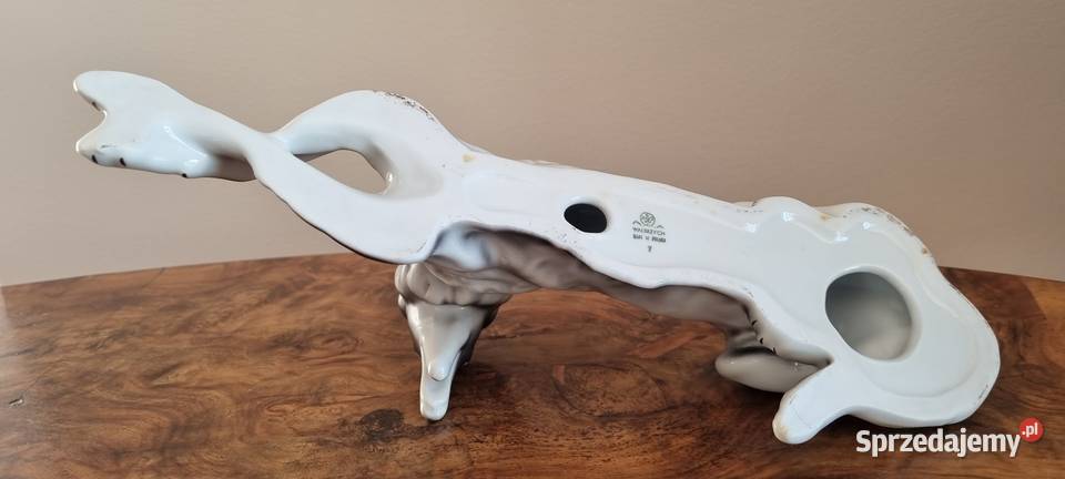 Figurka porcelanowa Chart leżący Wałbrzych