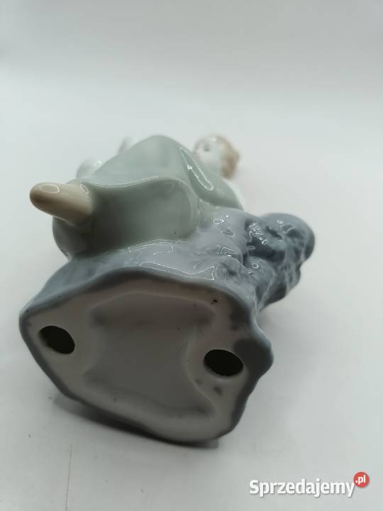 Figurka dziewczyna blondyna z pieskiem