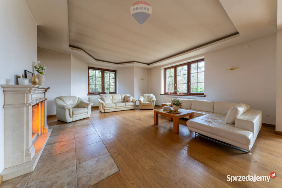 PARTEROWY DOM PEŁEN PRZESTRZENI I ŚWIATŁA Łomianki Dolne