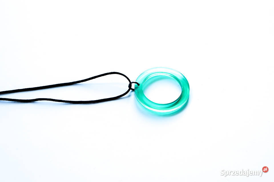 Zielony okrągły wisiorek z żywicy epoksydowej na Warszawa