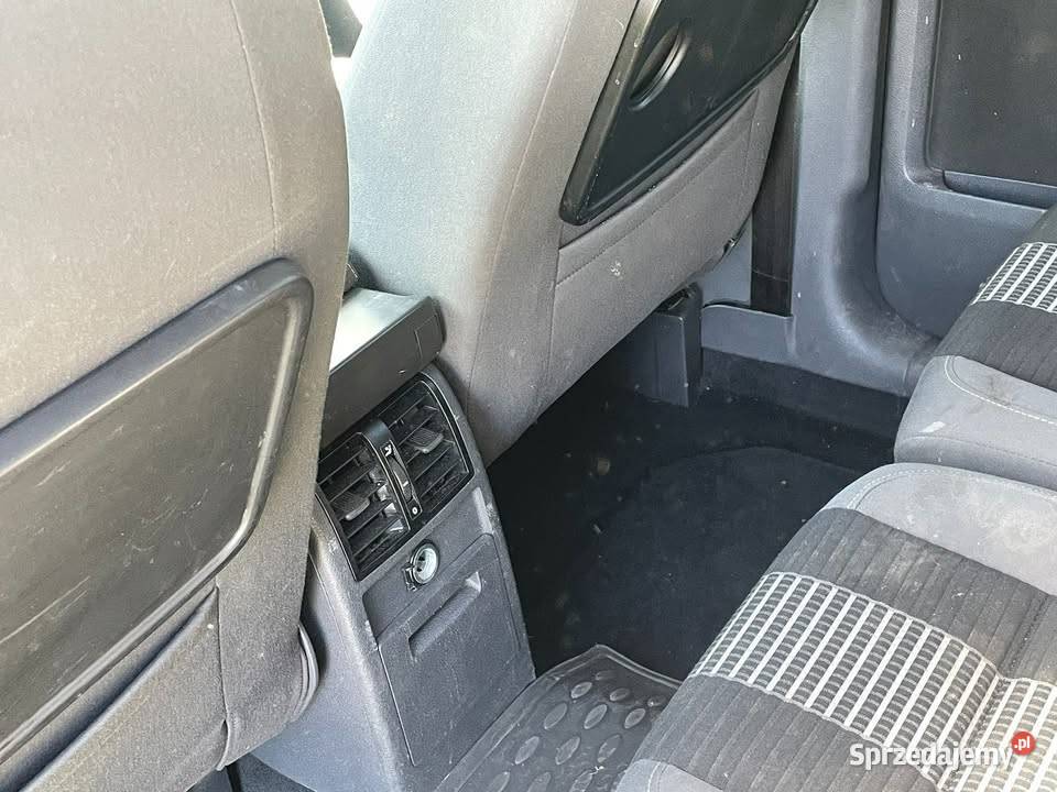 Volkswagen Touran 16 Rok produkcji 2008 sprzedam