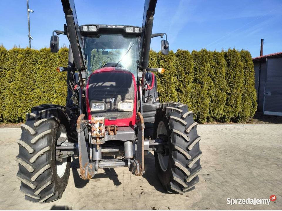 Valtra N101 z tuzem i ładowaczem Grabów Szlachecki