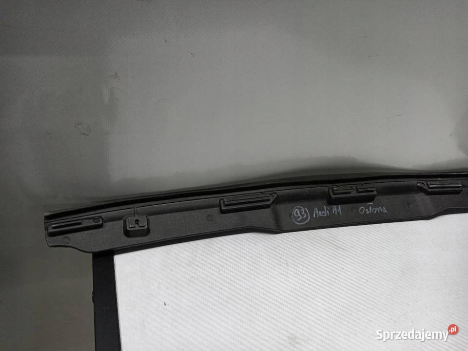 OSŁONA USZCZELKI MASKI AUDI A1 82A823126
