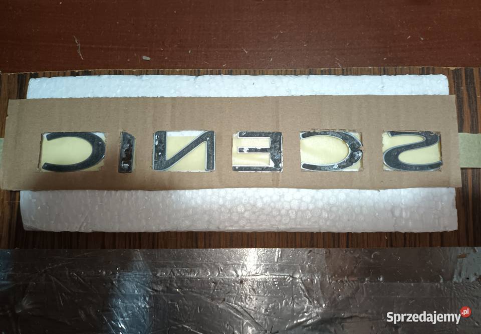Emblemat na klapę bagażnika renault Scenic III sprzedam