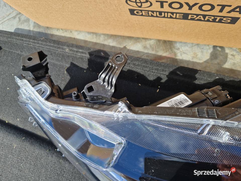 Toyota Corolla E210 E21 sedan reflektor ORG EU sprzedam