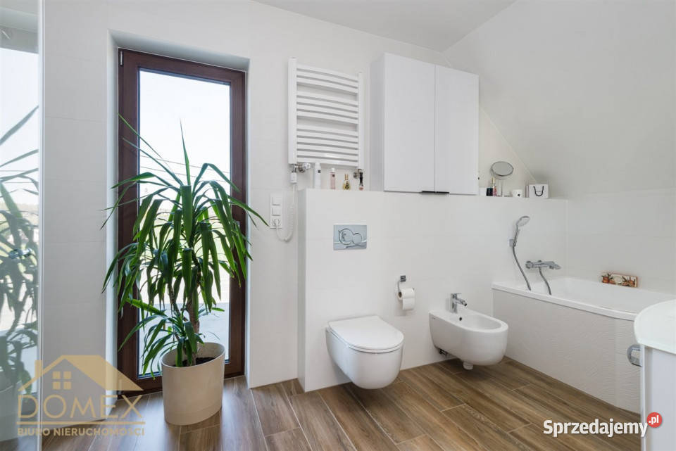 Sprzedaż domu wolnostojącego 242m2 Wieszczęta Domy