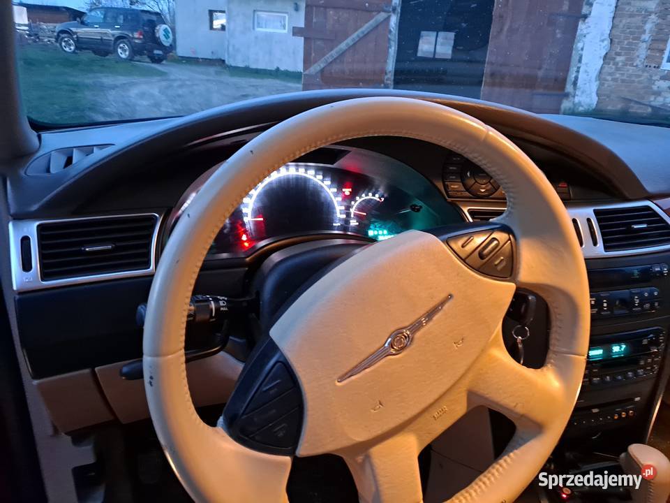 Chrysler Pacifica garażowany Gniew