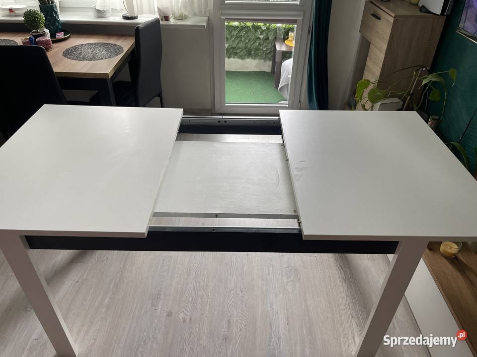 Stół obiadowy Police