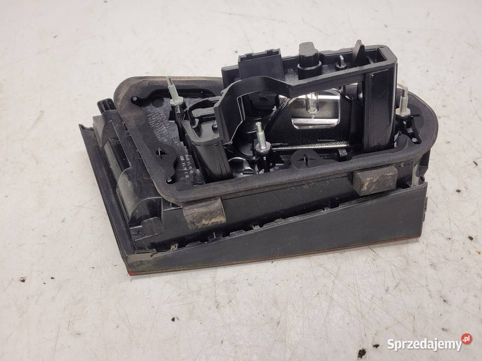 LAMPA PRAWY TYŁ W KLAPĘ AUDI A3 8V 3D 8V3945094B Przystajń