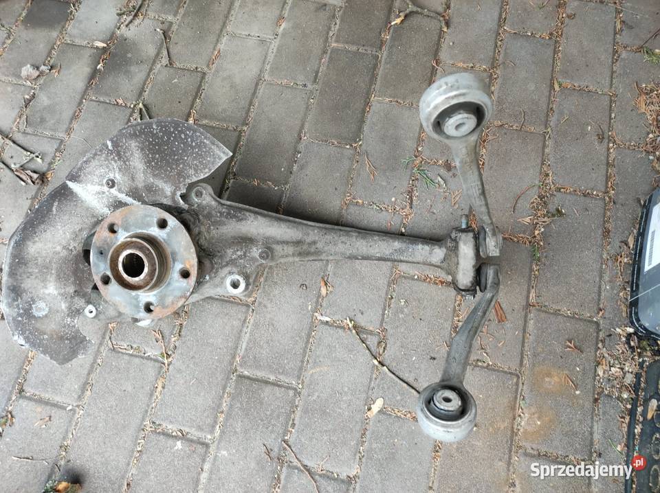 Audi A4 B8 zwrotnica lewa piasta Krosno