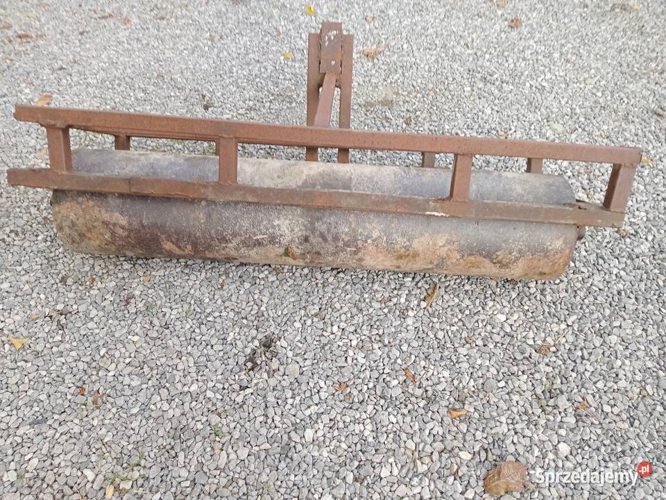 Wał do ubijania ziemi trawy nieuszkodzony świętokrzyskie Łagów