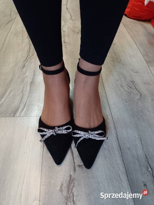 40 Czarne bogato zdobione czółenka wieczorowe z Kraków